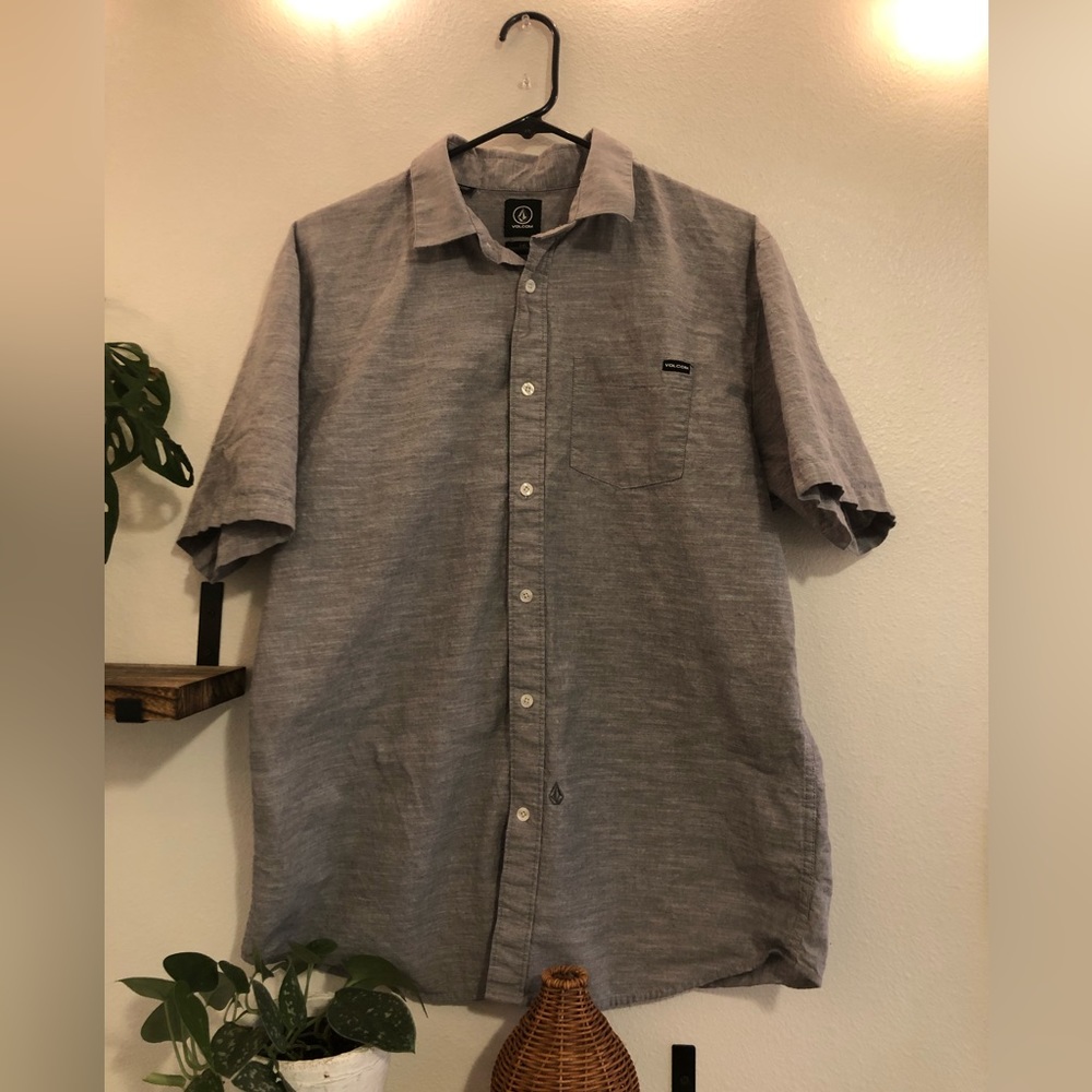 🔅Grey Volcom Button-up🔅